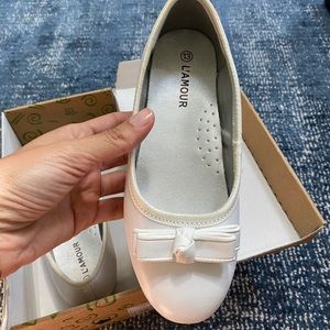 Good condition. White ballet flats size youth 13
